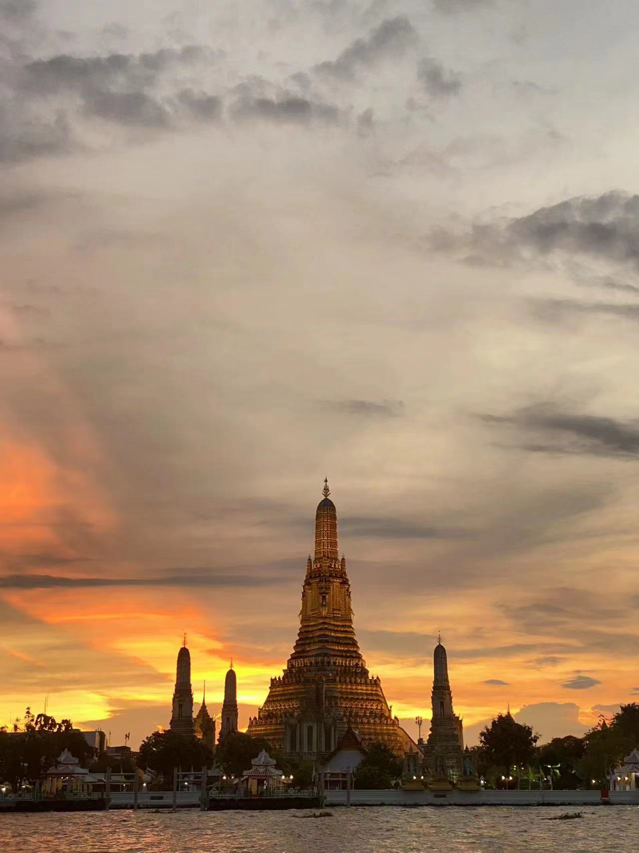 83.（泰国）Supakorn Chaiyaporntham《Temple of the Dawn》.jpg