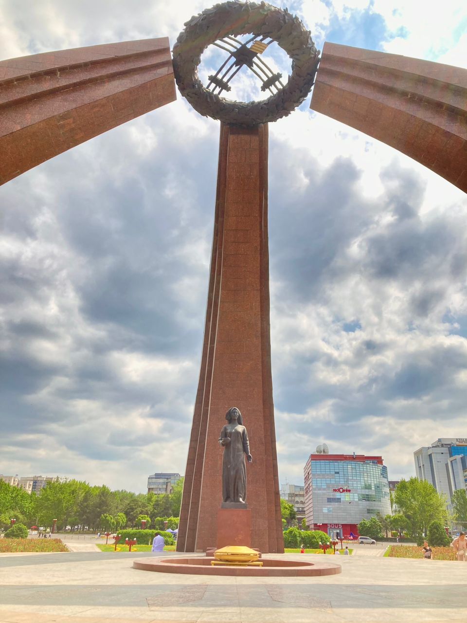 56.2 （吉国）Sultanova Aidaiym《Kyrgyz Victory Park》.jpg