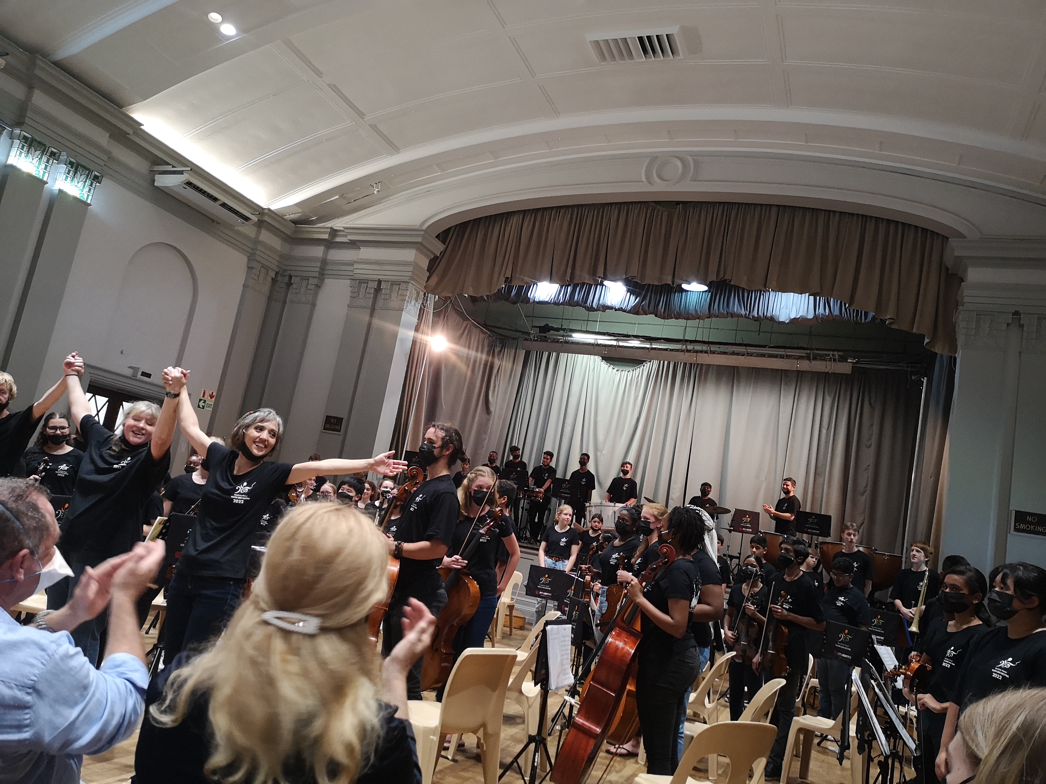 318.（南非）陈鑫彤《疫情下的KZN Youth Orchestra 乐团排练》.jpg