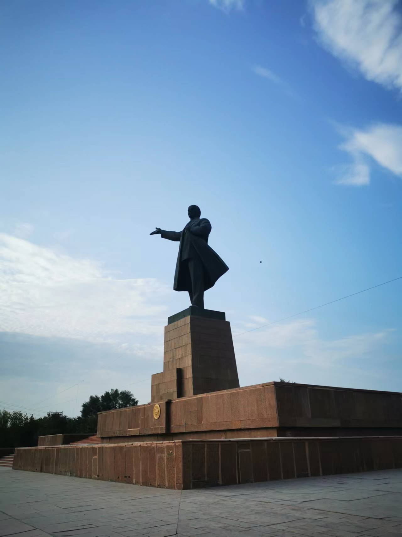 42.1（吉尔吉斯斯坦）Jusupbaeva Rayana《A Statue of Lenin》.jpg